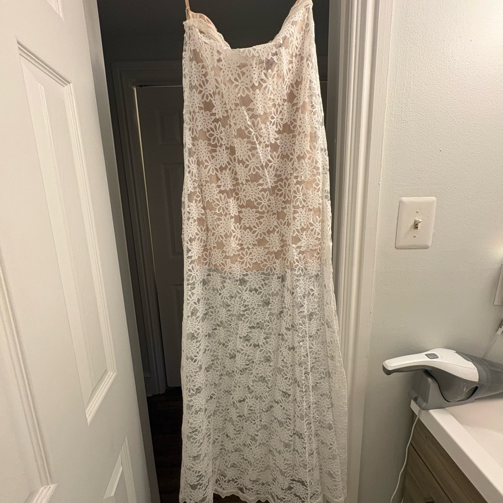 Elegant Strapless Lace Dress in Cream and White